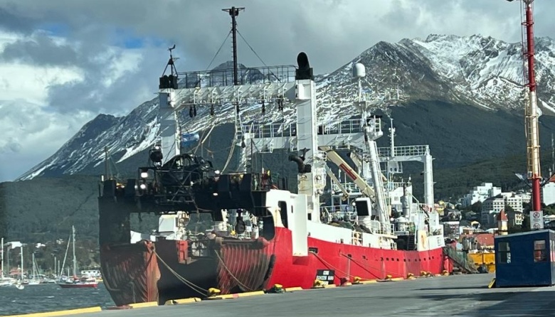 Buque Echizen Maru ingresó al puerto de Ushuaia con mil toneladas de calamar 