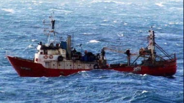 Se hundió buque pesquero; rescatan a dos tripulantes y otros permanecen desaparecidos