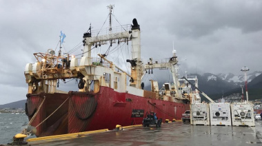 Buque de Pesantar finalizó la última marea del año