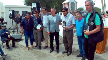 Arcioni  reconoció a  trabajadores de la pesca y firmó convenio para la nueva sede de los estibadores