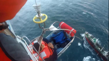 Prefectura rescató a un tripulante herido en plena navegación