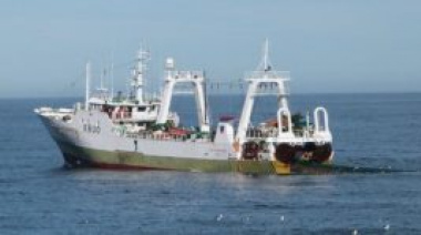 Sancionan con una multa de 10 millones de pesos al barco español que fue atrapado infraganti en la milla 200