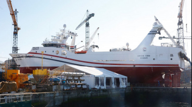 Botaron un pesquero de 75 metros que operará sobre el calamar en Malvinas