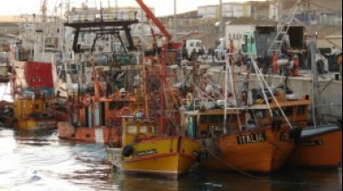 Por los fuertes vientos dos barcos se hundieron en el puerto de Caleta Paula