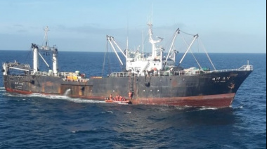 Atrapan a buque arrastrero coreano que se hallaba pescando en la milla 200