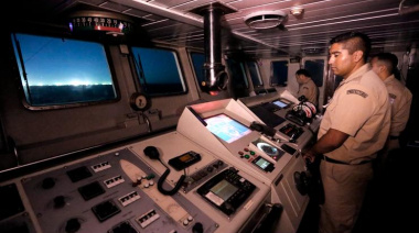 La lucha de los guardacostas argentinos contra los 400 buques extranjeros que depredan el mar