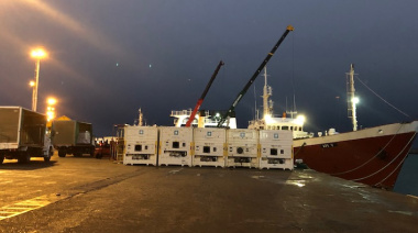 Intenso movimiento en el puerto deseadense por la descarga de buque de Iberconsa