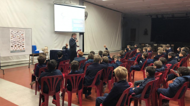 Bosch brindó una charla para alumnos de escuela de Vicente López