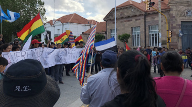 Operarios pesqueros de Deseado marcharon  a favor de Evo Morales