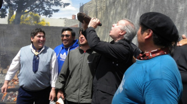 Perlta compartió un asado criollo con los estibadores