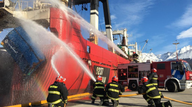 Impactante simulacro de incendio en el buque Centurión del Atlántico