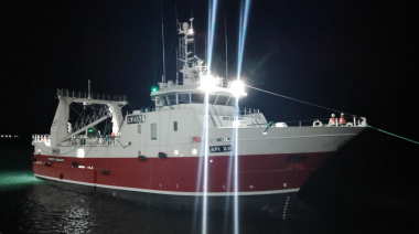 Llegó a Deseado el API XII, el nuevo tangonero de Pesquera Santa Cruz