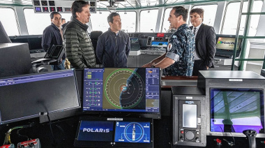 Patrullero oceánico de última generación y lancha Indómita se encuentran en el puerto Comodoro Rivadavia