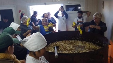 La delegación del SOMU Puerto Deseado organizó dos paellas para Semana Santa 