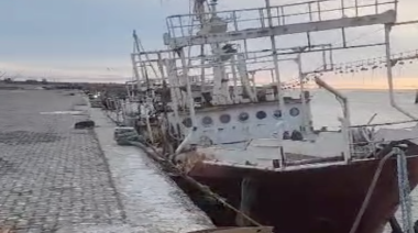 Piden la remoción de buque que le quita operatividad al puerto de Caleta Paula