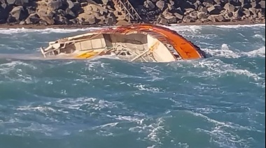 Se hundió  un buque en Caleta Córdova por el temporal de viento