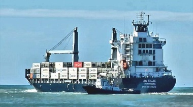 Estibadores de Puerto Deseado bloquean la carga de 200 contenedores con productos pesqueros 