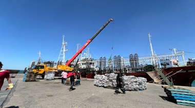 Llegó al puerto deseadense el primer potero de la temporada