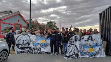 Estibadores cortaron el acceso al puerto de Comodoro y esperan reunirse con el secretario de Pesca