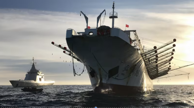 La Armada abordó un barco chino que pescaba ilegalmente en el Mar Argentino