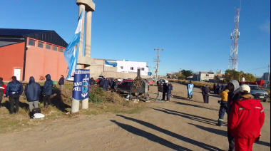 Marineros iniciaron un acampe y advierten riesgo de estallido social en Puerto Deseado
