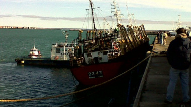 Prefectura auxilió a buque que sufrió un escoramiento
