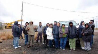 Trabajadores de la ex Conarpesa amenazan con cortar el acceso al puerto de Caleta Paula