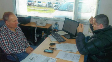 Empesur incorporó joven no vidente como auxiliar de redería