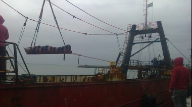 Prefectura desembarcó a tres marineros accidentados que realizaban tareas de pesca en buque de Baldino