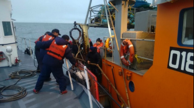 Prefectura evitó el hundimiento de un buque pesquero