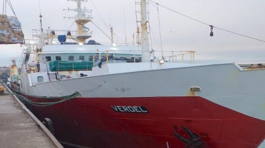 El buque Verdel ingresa al puerto deseadense con casi 900 toneladas y reactiva el trabajo en el muelle