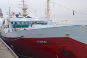 El buque Verdel ingresa al puerto deseadense con casi 900 toneladas y reactiva el trabajo en el muelle