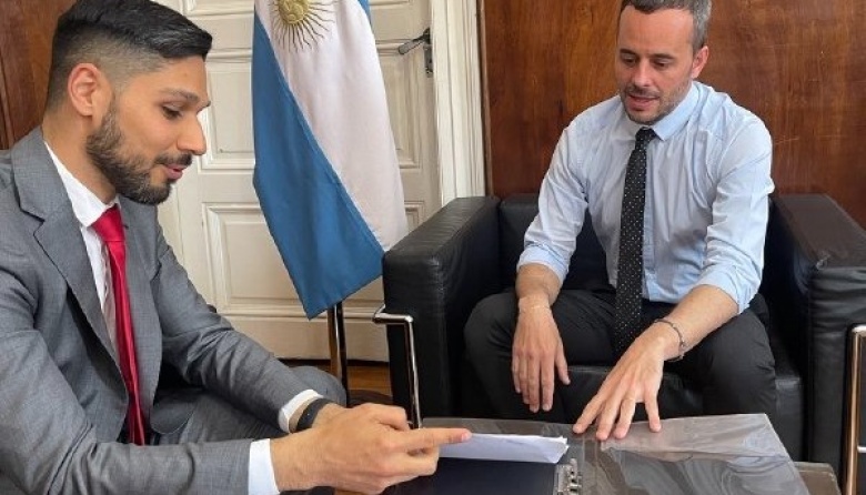 Establecen que todo buque arrastrero deberá identificar los aparejos de pesca