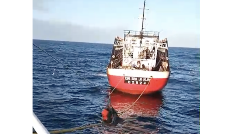 Escándalo en zona de pesca: denuncian amenazas y maltrato a tripulantes del buque potero Xin Shi Ji 28