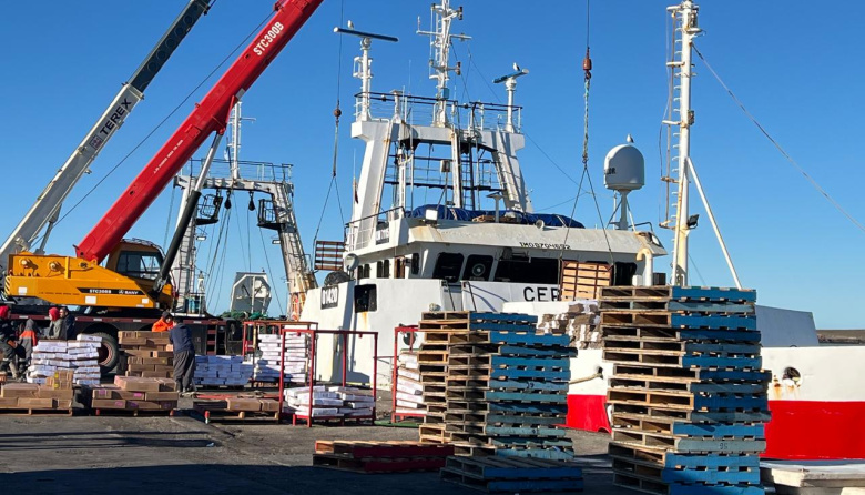 La llegada del buque merlucero Ceres reactivó el puerto deseadense