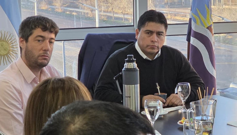 Vidal anunció la habilitación de una zona secundaria aduanera para la operación de buques fresqueros en Deseado