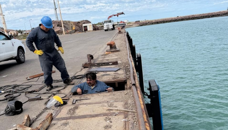 Finalizó la instalación de las defensas en el puerto deseadense