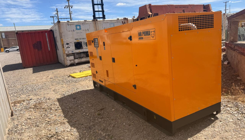 Costanera S.A. incorpora un nuevo generador para reforzar la operatoria de contenedores en la temporada de calamar