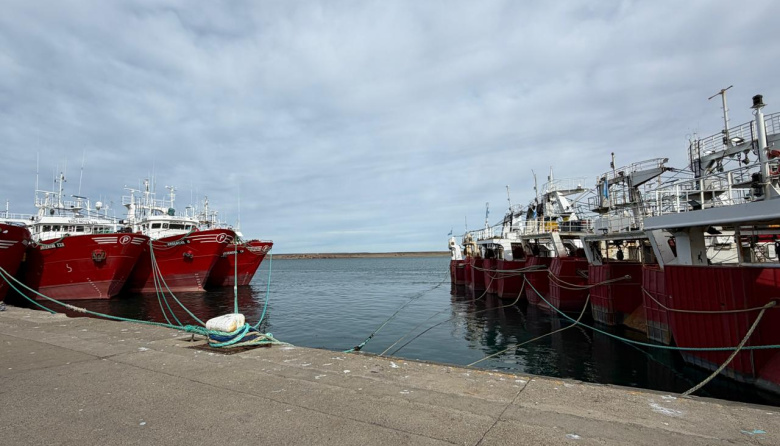 La flota tangonera continúa amarrada en el puerto deseadense