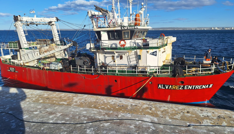 El Álvarez Entrena III arribó a Puerto Madryn con 70 toneladas de langostino