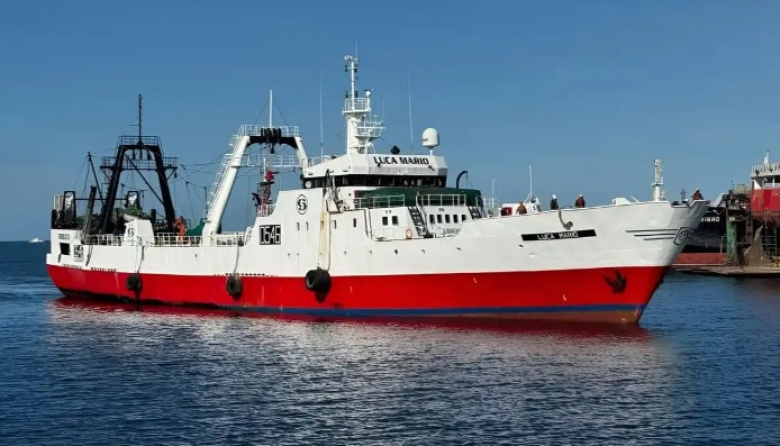 Intensa búsqueda de un marinero que cayó al mar frente a Puerto Deseado