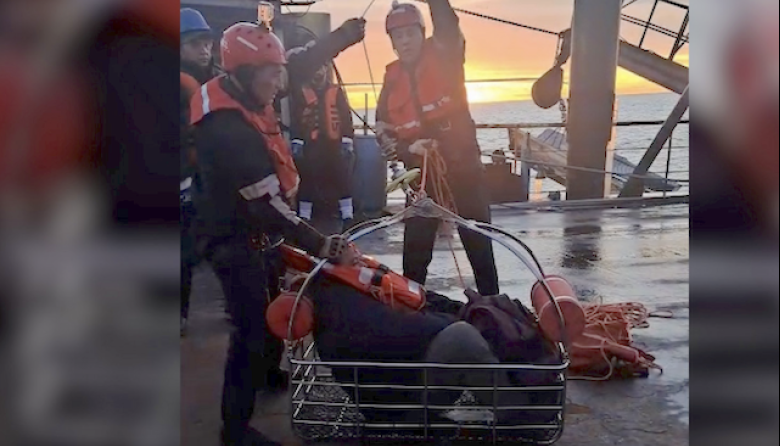 Emergencia en el mar: aeroevacuaron a un tripulante que sufrió un cuadro cardíaco