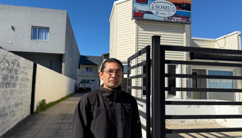 Mientras sus hijos comen fideos hervidos, marinero denunció que delegado del SOMU lo mandó a Santa Fe