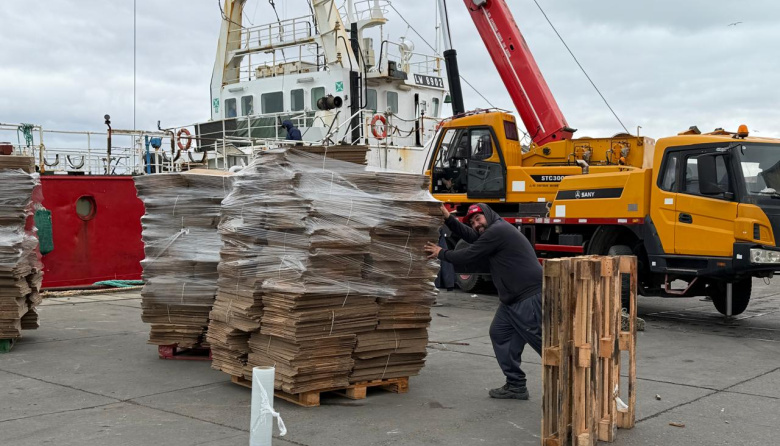 Terminó la zafra del langostino y Deseado se llenó de barcos, pero con poca descarga