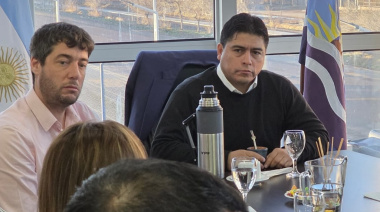 Vidal anunció la habilitación de una zona secundaria aduanera para la operación de buques fresqueros en Deseado