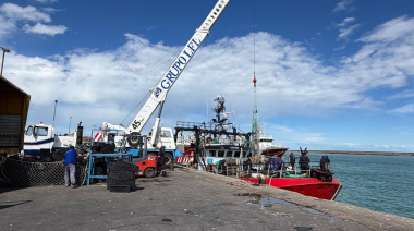 El Luca Santino descargó 170 cajones de merluza en Puerto Deseado