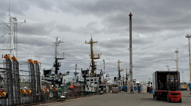 En medio de la espera por el calamar, los centolleros le dieron oxígeno al puerto deseadense