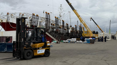 Ya se descargaron más de 15 mil toneladas de calamar por el puerto deseadense