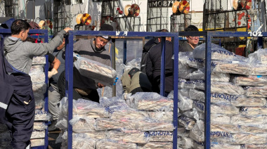 El potero HOYO MARU 37 descargó 500 toneladas de calamar en Puerto Deseado