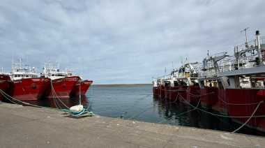 La flota tangonera continúa amarrada en el puerto deseadense